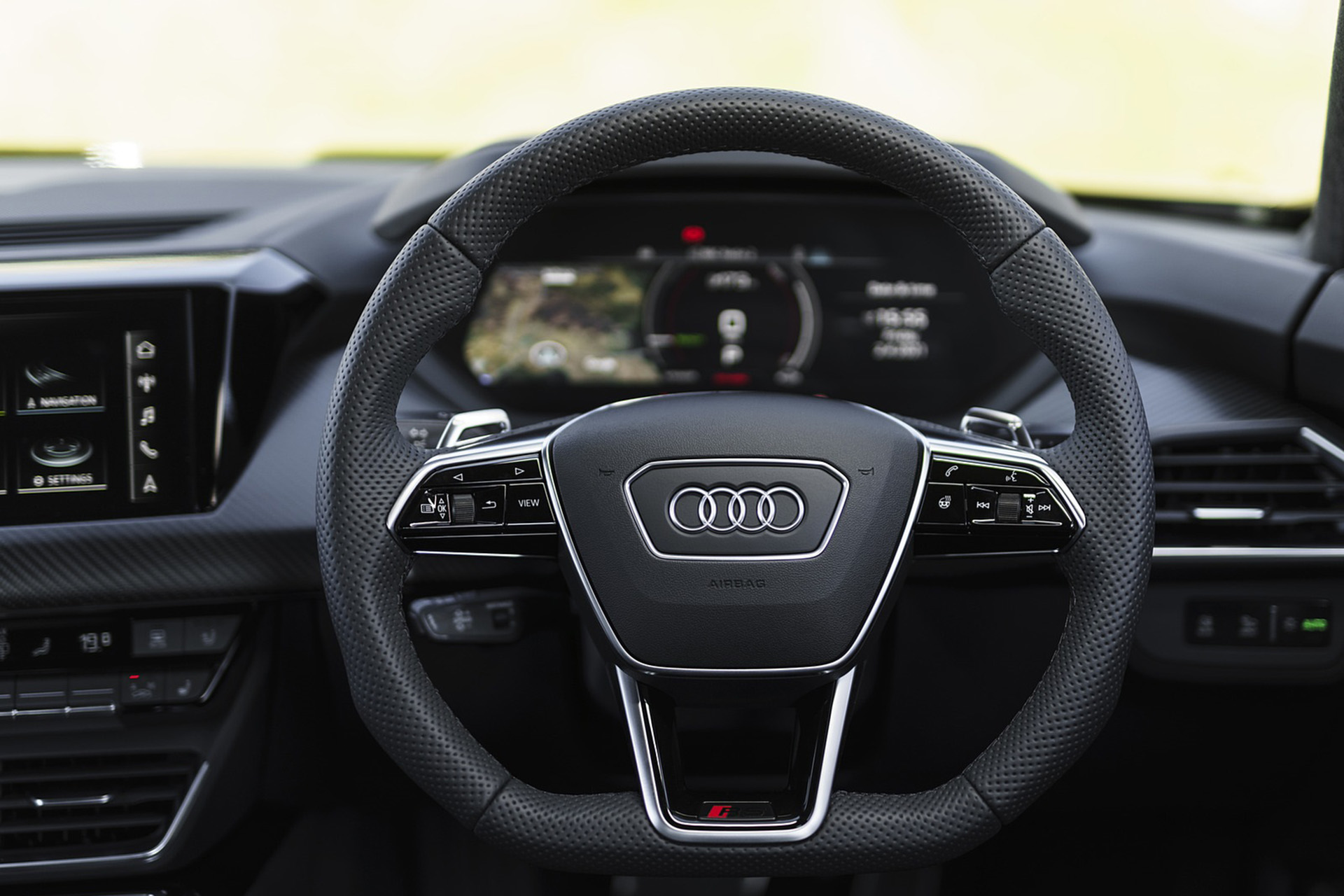 Download 2022 Audi RS e-tron GT - UK version - Interior, Steering Wheel HD Wallpaper 1920x1280 #50