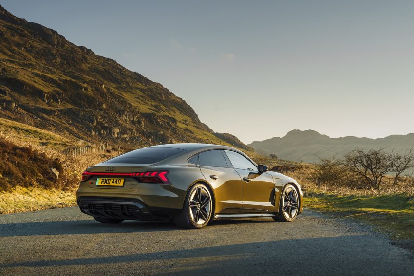 2022 Audi RS e-tron GT - UK version - Rear Three-Quarter Wallpaper 850x567 #12