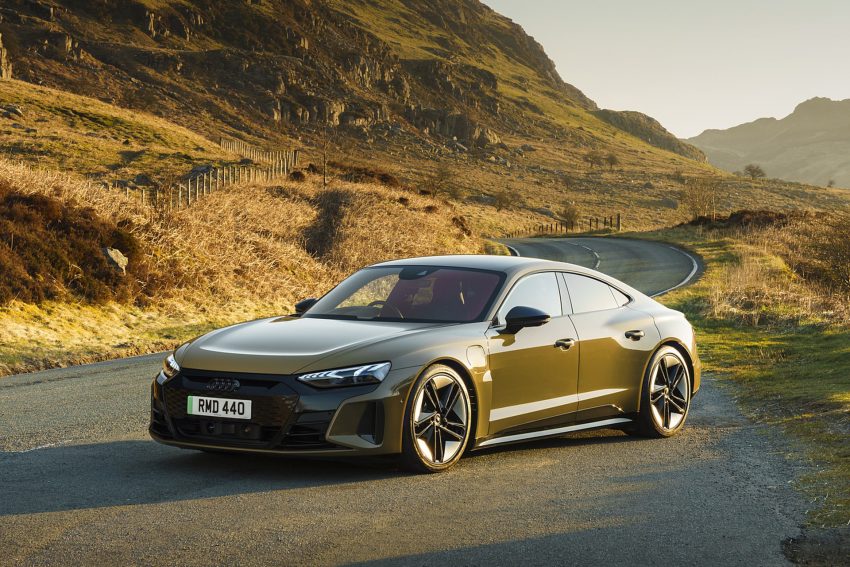 2022 Audi RS e-tron GT - UK version - Rear Three-Quarter Wallpaper 850x567 #13