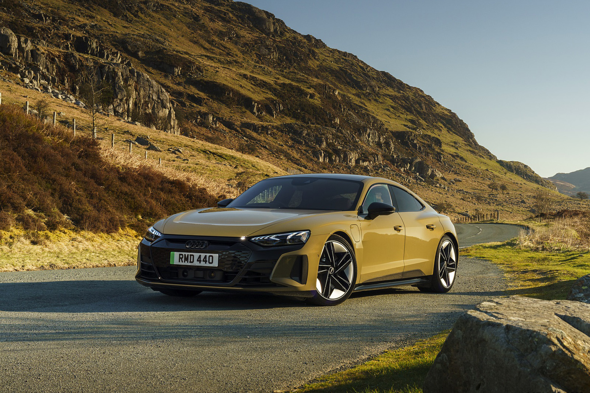 Download 2022 Audi RS e-tron GT - UK version - Rear Three-Quarter HD Wallpaper 1920x1280 #14