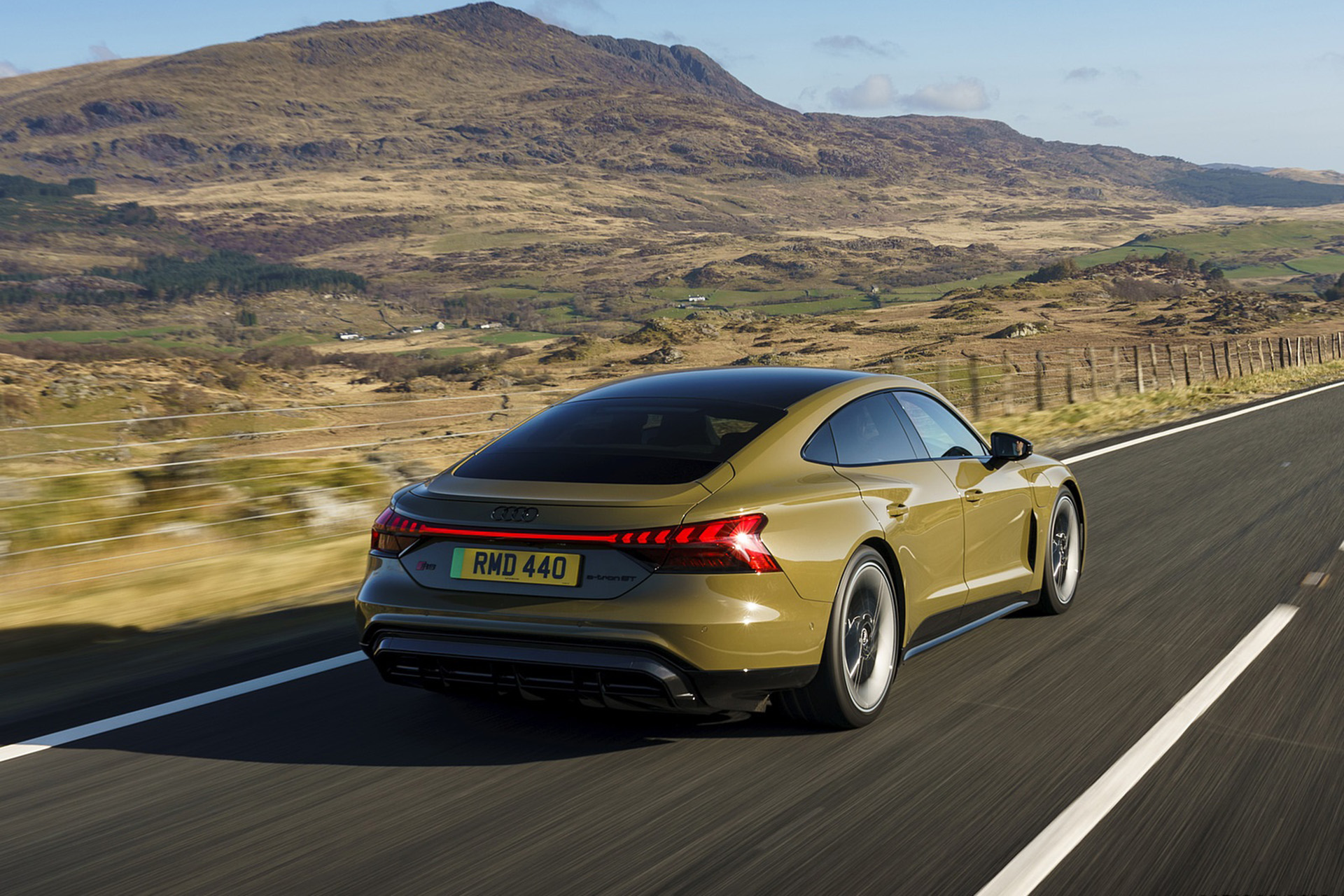 Download 2022 Audi RS e-tron GT - UK version - Rear Three-Quarter HD Wallpaper 1920x1280 #8