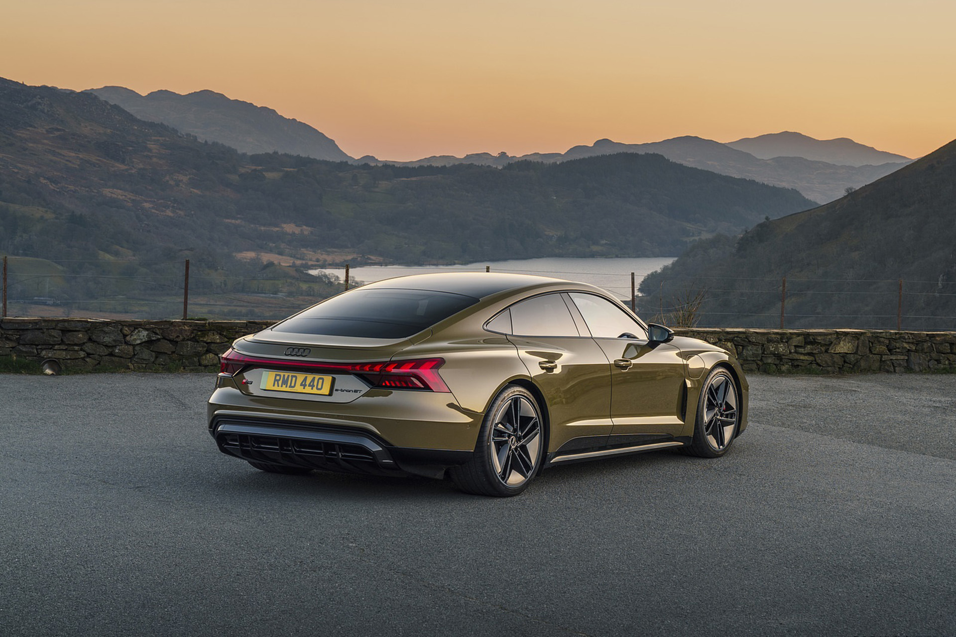 Download 2022 Audi RS e-tron GT - UK version - Rear Three-Quarter HD Wallpaper 1920x1280 #19