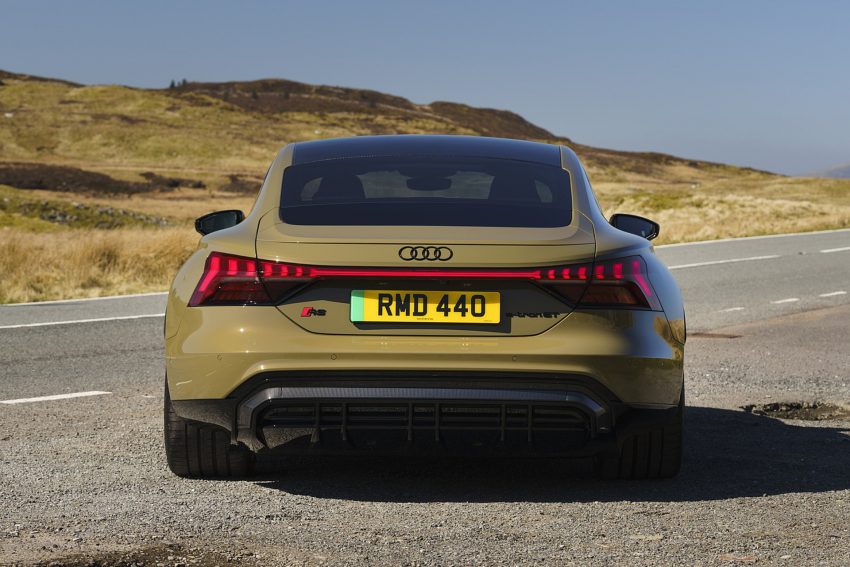 2022 Audi RS e-tron GT - UK version - Rear Wallpaper 850x567 #21