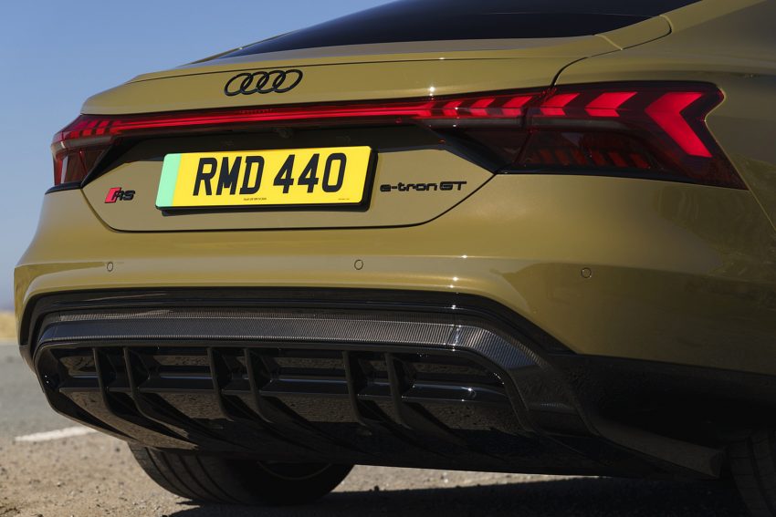 2022 Audi RS e-tron GT - UK version - Rear Wallpaper 850x567 #34