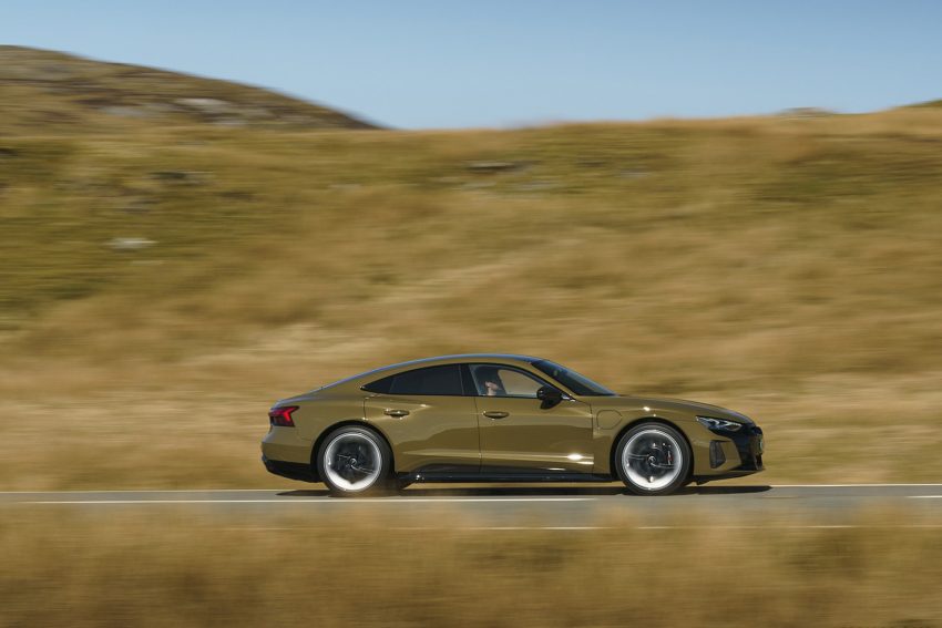 2022 Audi RS e-tron GT - UK version - Side Wallpaper 850x567 #10