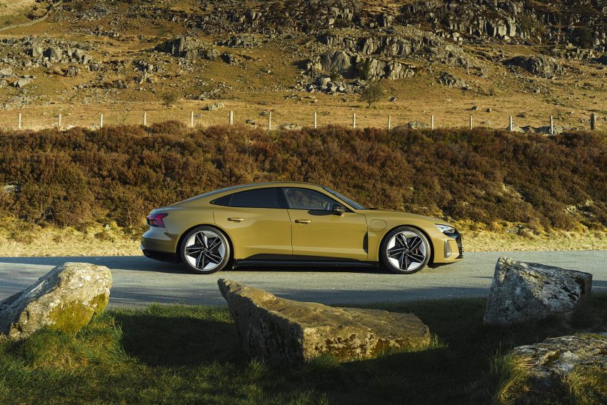2022 Audi RS e-tron GT - UK version - Side Wallpaper 850x567 #15
