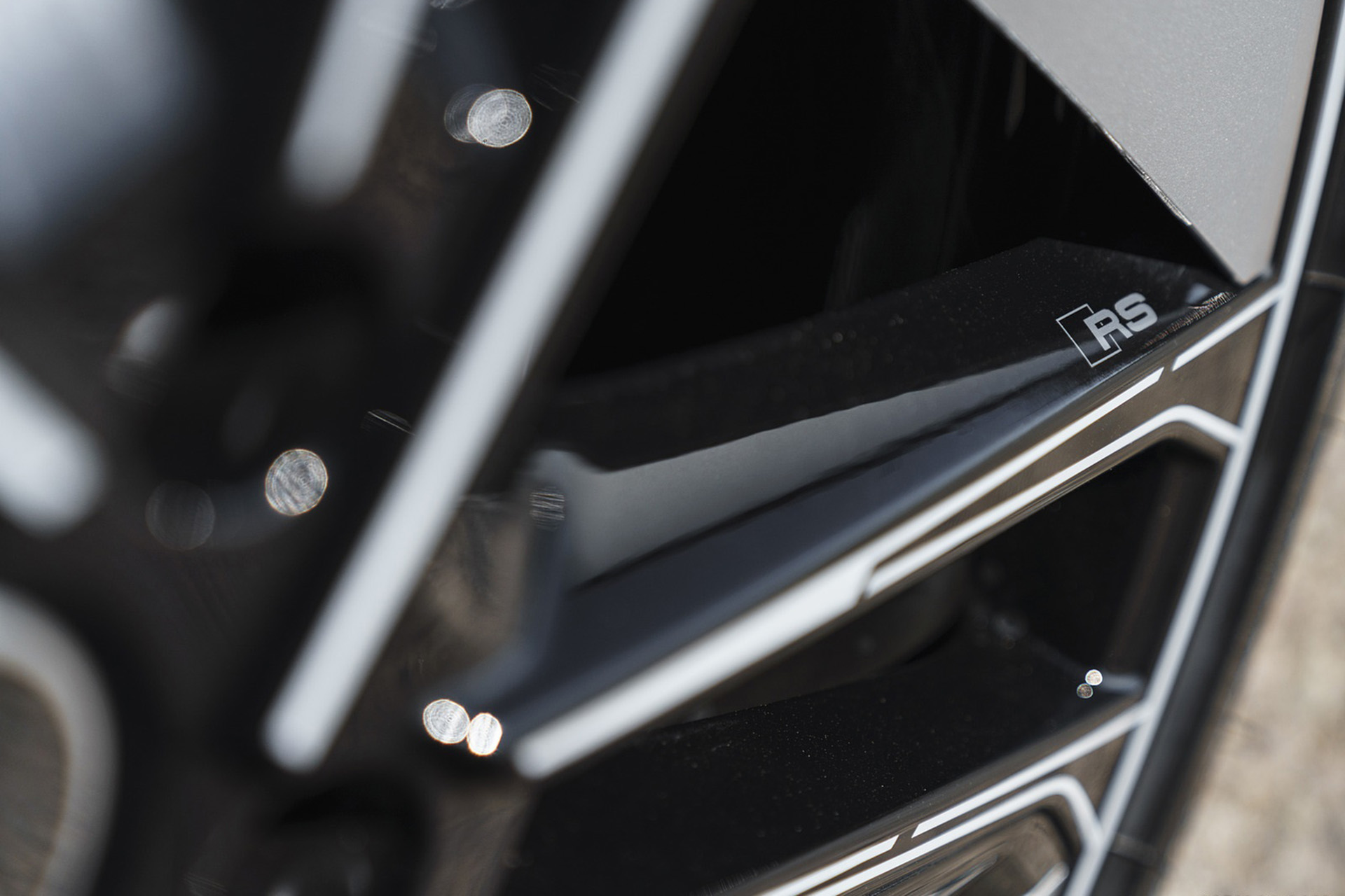 Download 2022 Audi RS e-tron GT - UK version - Wheel HD Wallpaper 1920x1280 #27