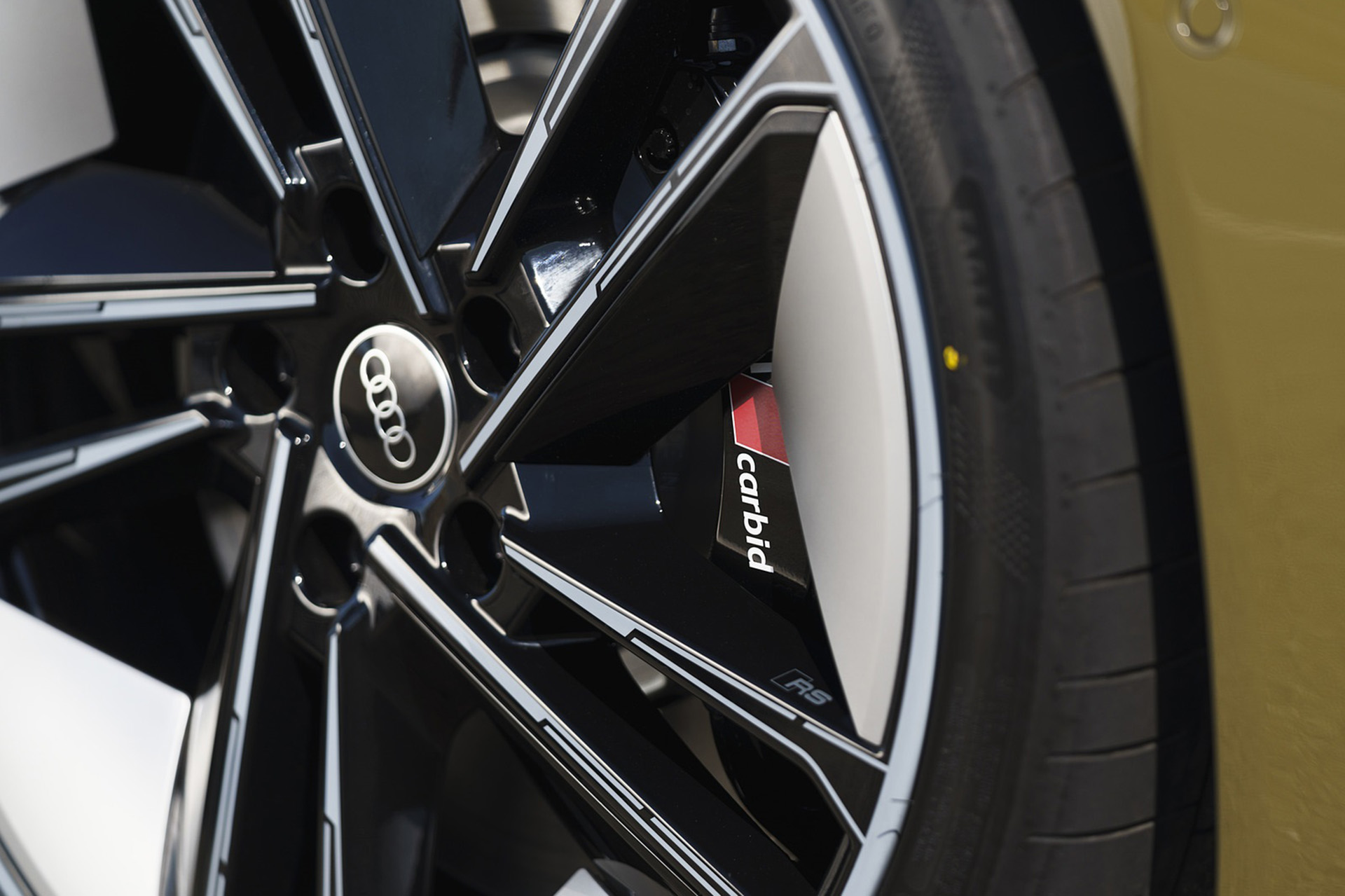 Download 2022 Audi RS e-tron GT - UK version - Wheel HD Wallpaper 1920x1279 #29