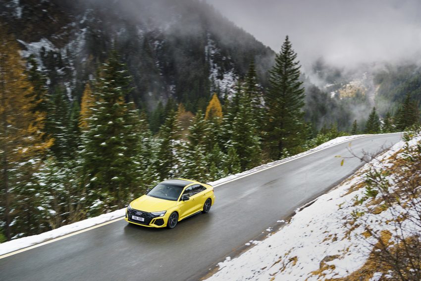 2022 Audi RS3 Saloon Launch Edition - UK version - Front Three-Quarter Wallpaper 850x567 #22