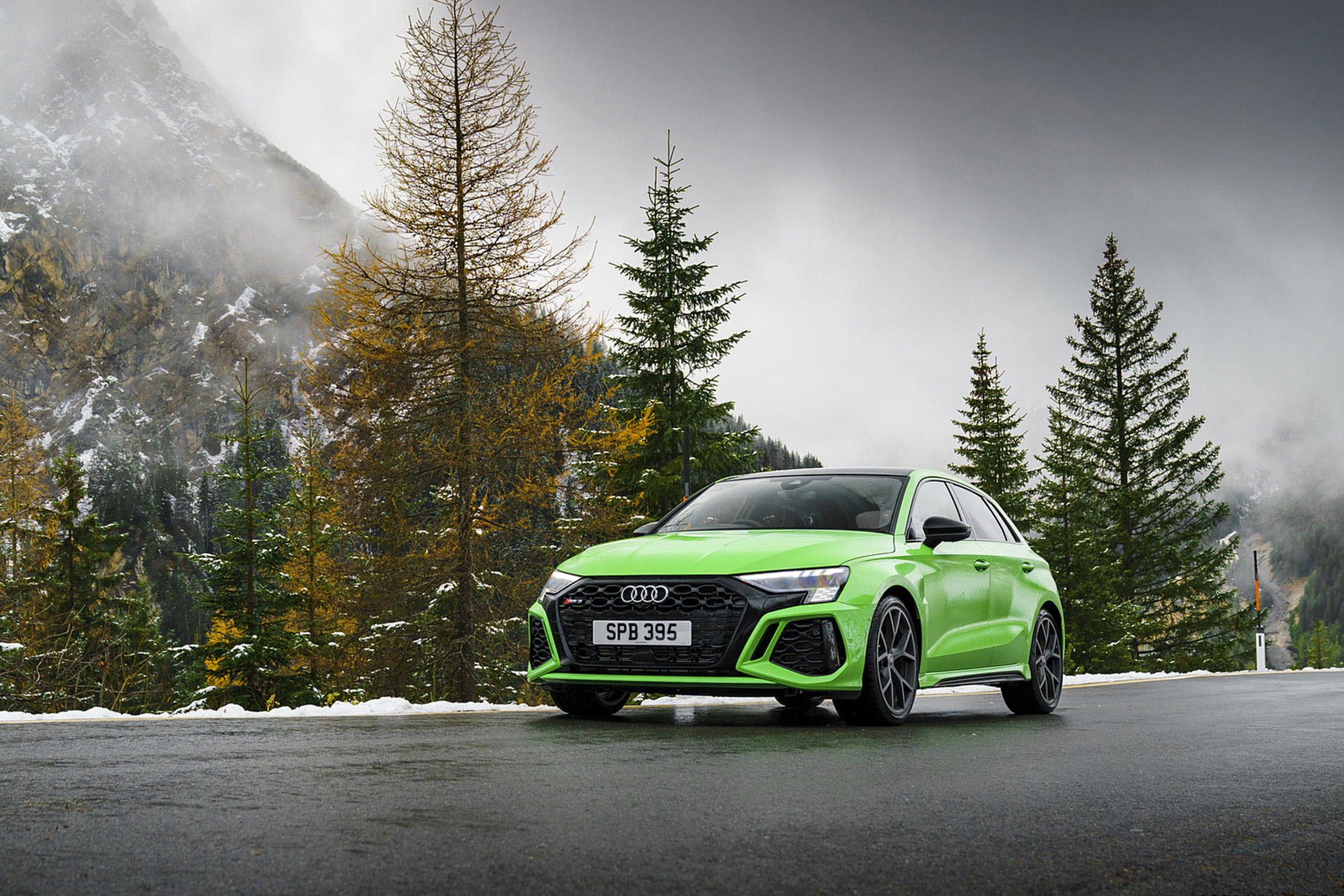 Download 2022 Audi RS3 Sportback Launch Edition - UK version - Front Three-Quarter HD Wallpaper 1920x1280 #37