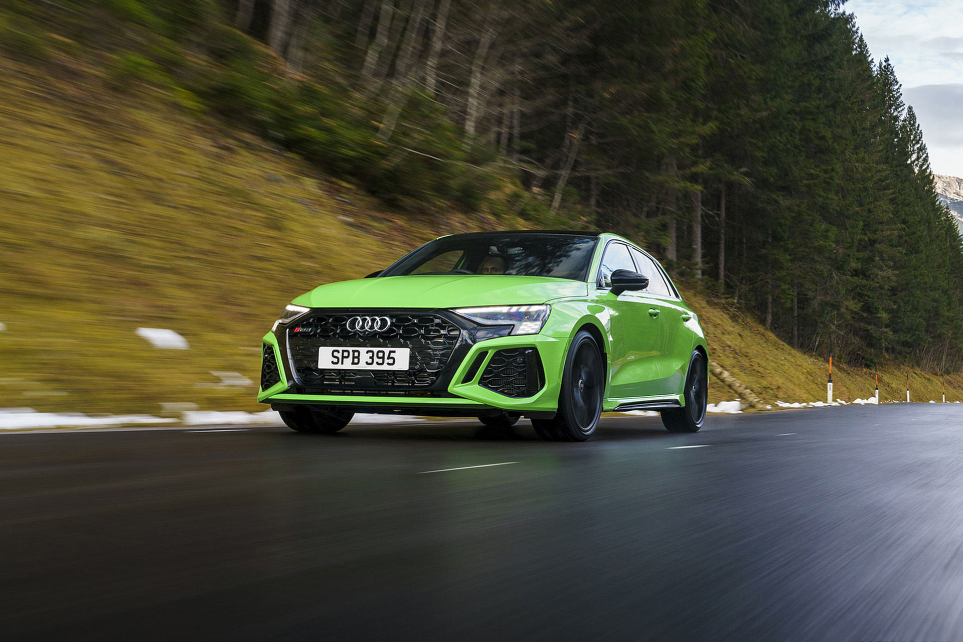 Download 2022 Audi RS3 Sportback Launch Edition - UK version - Front Three-Quarter HD Wallpaper 1920x1280 #7