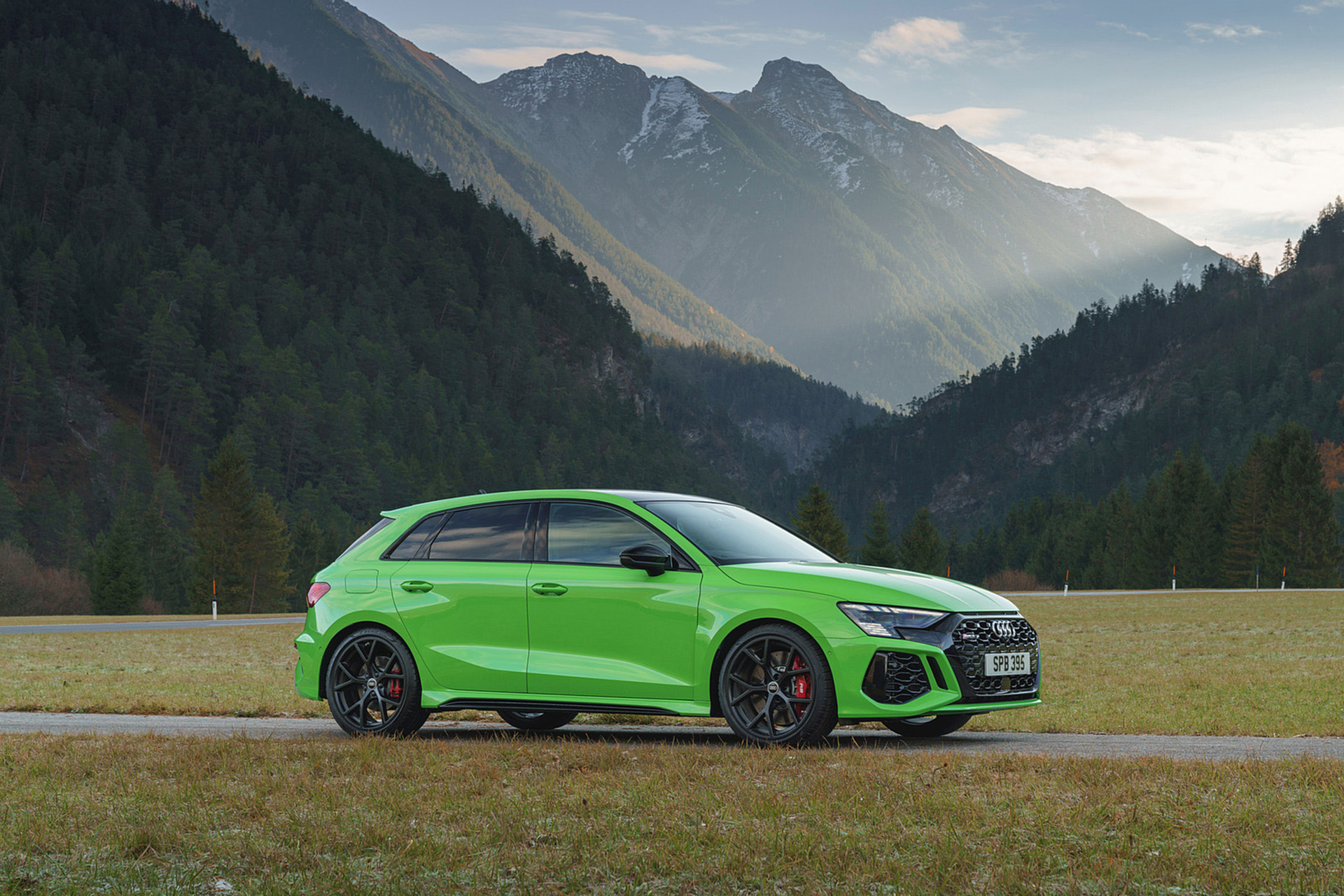 Download 2022 Audi RS3 Sportback Launch Edition - UK version - Front Three-Quarter HD Wallpaper 1920x1280 #49