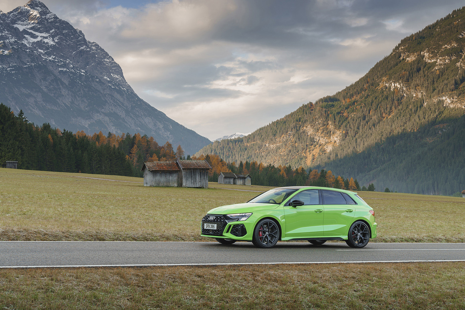 Download 2022 Audi RS3 Sportback Launch Edition - UK version - Front Three-Quarter HD Wallpaper 1920x1280 #47