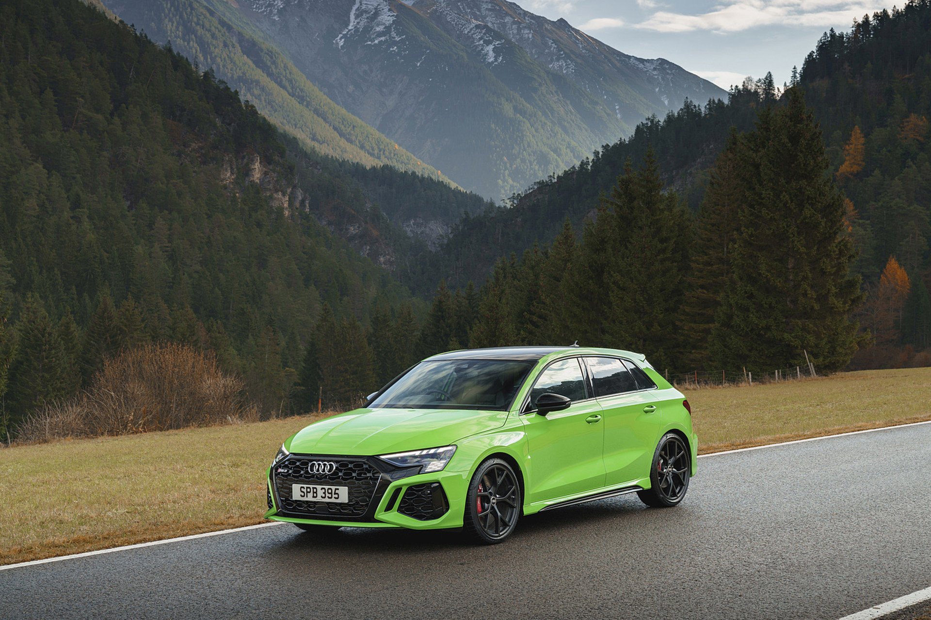 Download 2022 Audi RS3 Sportback Launch Edition - UK version - Front Three-Quarter HD Wallpaper 1920x1280 #46