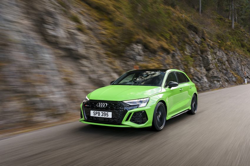 2022 Audi RS3 Sportback Launch Edition - UK version - Front Three-Quarter Wallpaper 850x567 #9