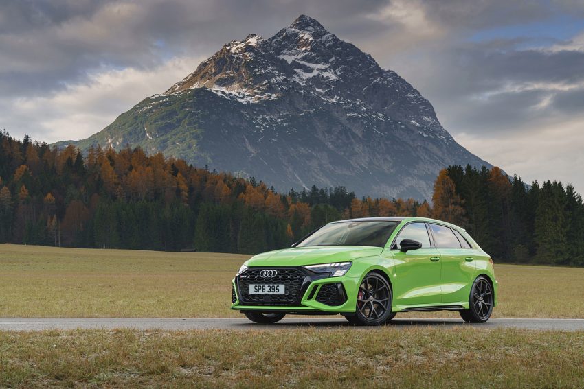 2022 Audi RS3 Sportback Launch Edition - UK version - Front Three-Quarter Wallpaper 850x567 #51