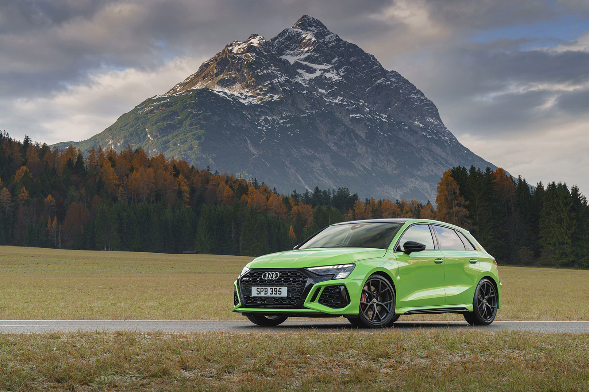 Download 2022 Audi RS3 Sportback Launch Edition - UK version - Front Three-Quarter HD Wallpaper 1920x1280 #51