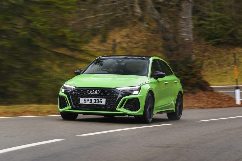 2022 Audi RS3 Sportback Launch Edition - UK version - Front Three-Quarter Wallpaper 850x567 #3