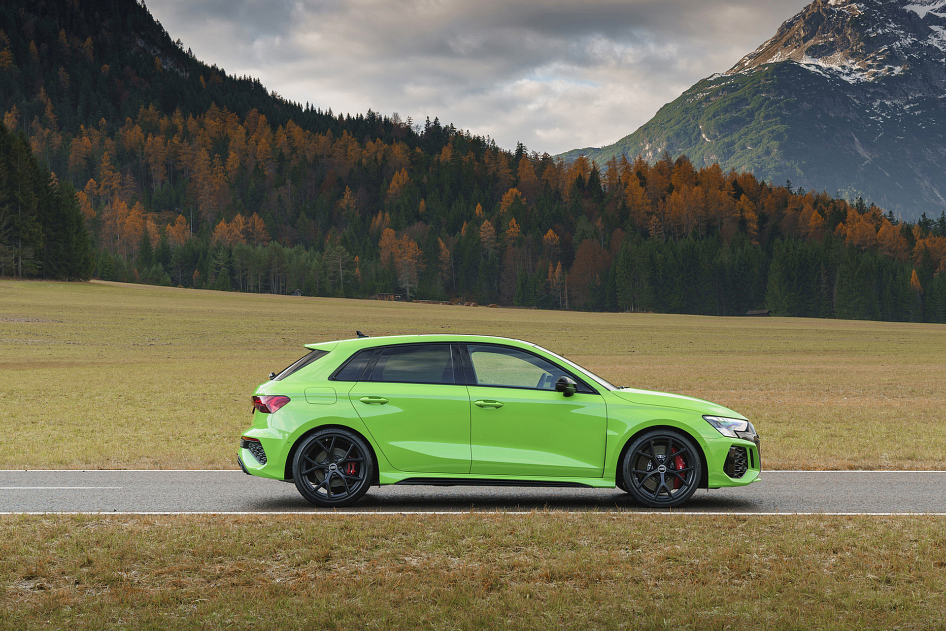 Download 2022 Audi RS3 Sportback Launch Edition - UK version - Side HD Wallpaper 1920x1280 #56