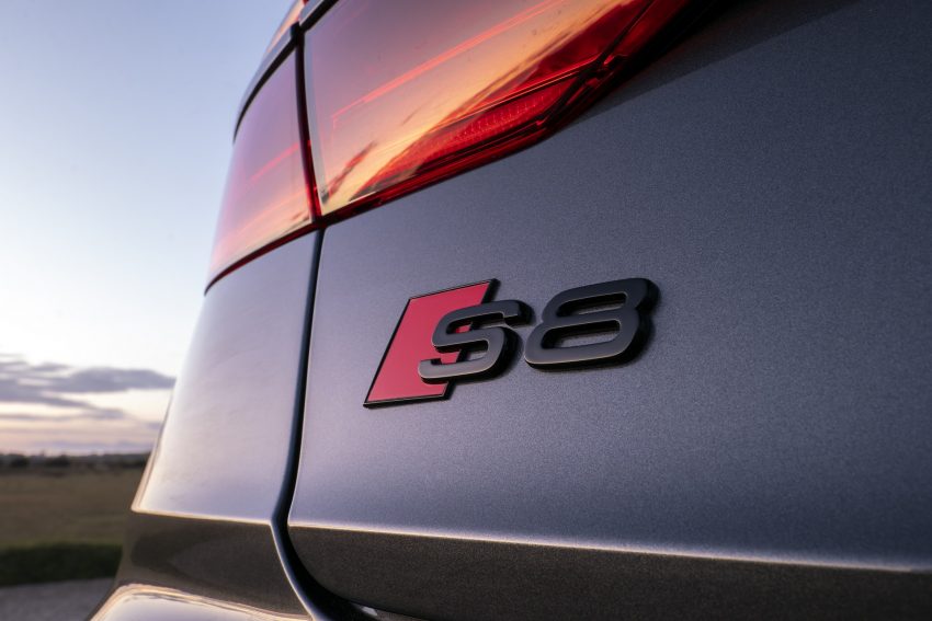 2022 Audi S8 TFSI quattro - UK version - Badge Wallpaper 850x567 #34