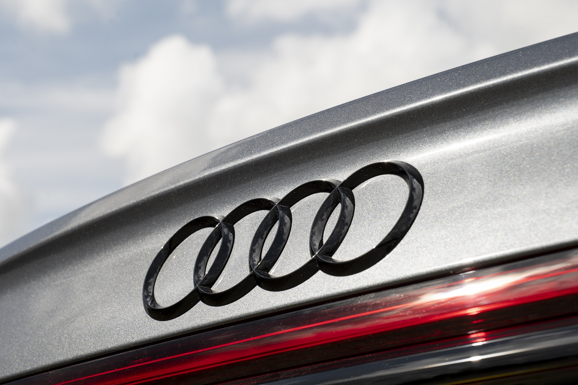 Download 2022 Audi S8 TFSI quattro - UK version - Badge HD Wallpaper 1920x1280 #35