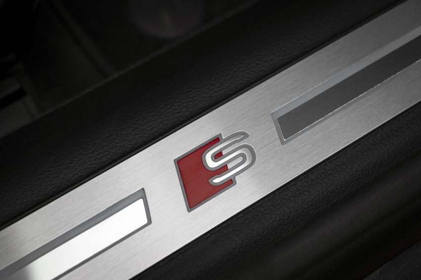 2022 Audi S8 TFSI quattro - UK version - Door Sill Wallpaper 850x567 #40