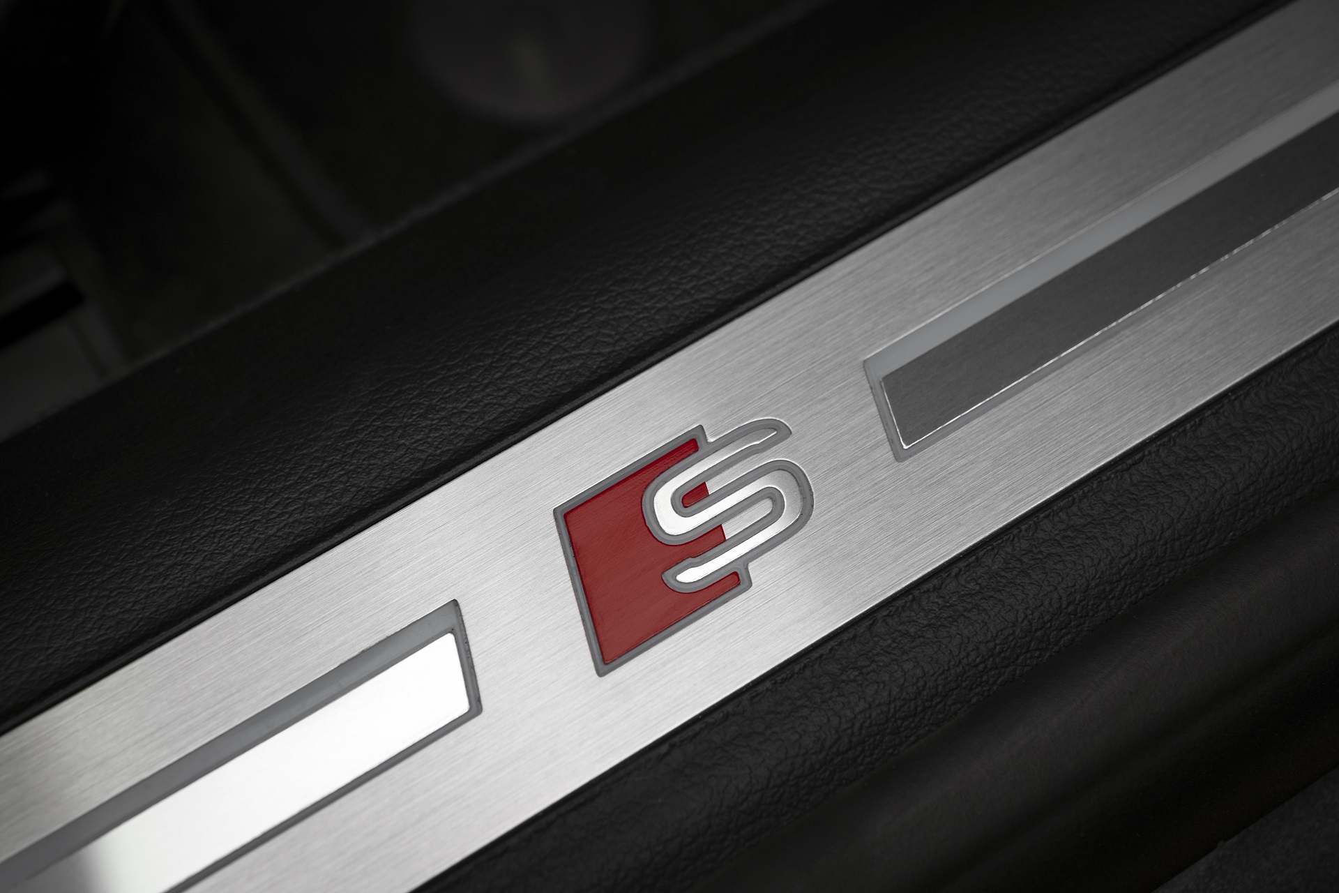 Download 2022 Audi S8 TFSI quattro - UK version - Door Sill HD Wallpaper 1920x1280 #40