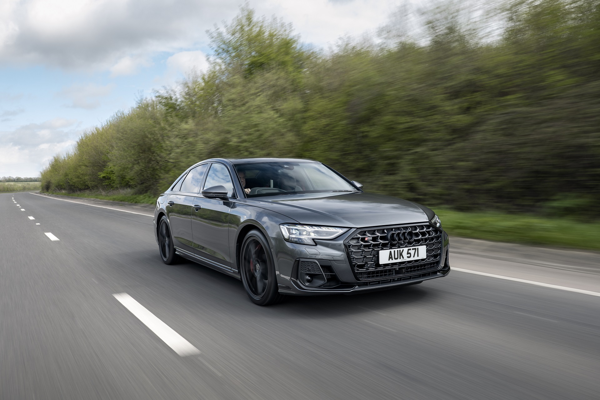 Download 2022 Audi S8 TFSI quattro - UK version - Front Three-Quarter HD Wallpaper 1920x1280 #5