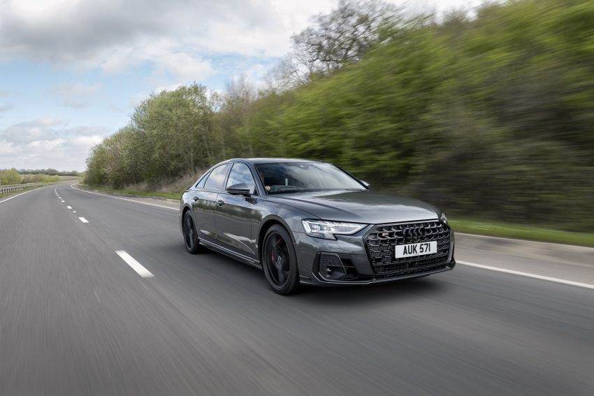 2022 Audi S8 TFSI quattro - UK version - Front Three-Quarter Wallpaper 850x567 #6