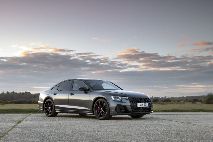 2022 Audi S8 TFSI quattro - UK version - Front Three-Quarter Wallpaper 850x567 #15