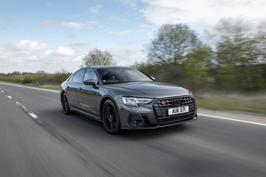 2022 Audi S8 TFSI quattro - UK version - Front Three-Quarter Wallpaper 850x567 #7