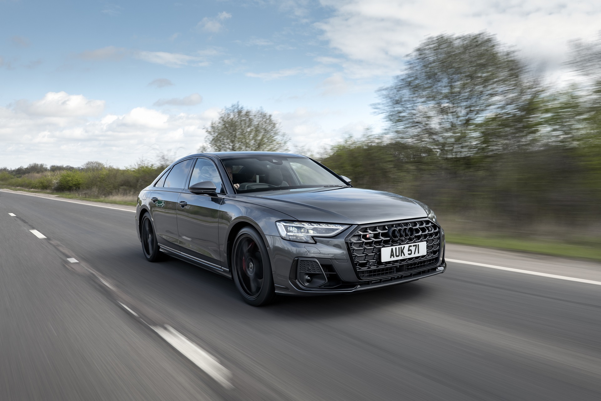 Download 2022 Audi S8 TFSI quattro - UK version - Front Three-Quarter HD Wallpaper 1920x1280 #8