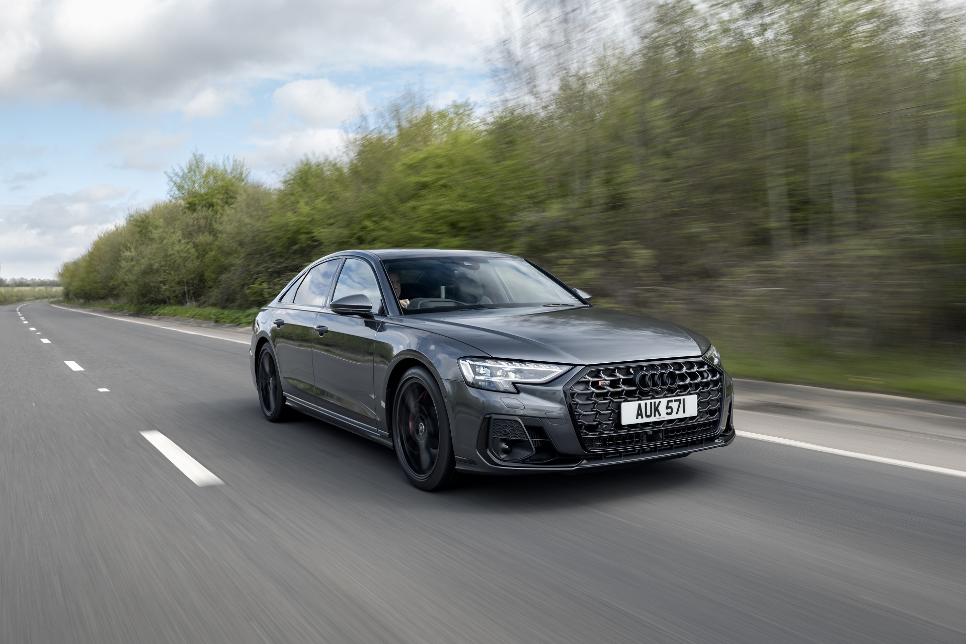 Download 2022 Audi S8 TFSI quattro - UK version - Front Three-Quarter HD Wallpaper 1920x1280 #3