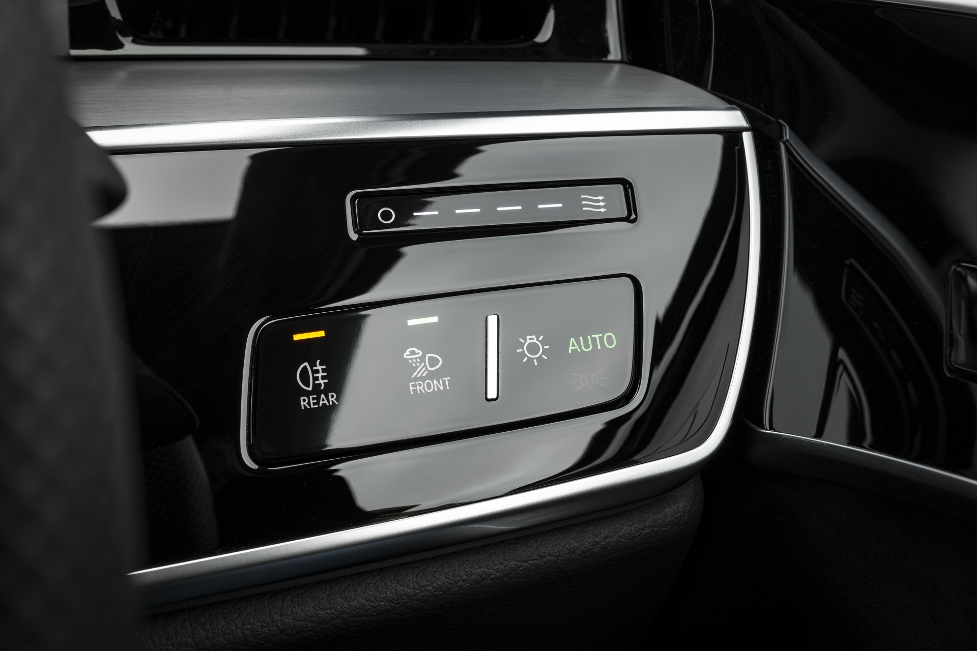 Download 2022 Audi S8 TFSI quattro - UK version - Interior, Detail HD Wallpaper 1920x1280 #59