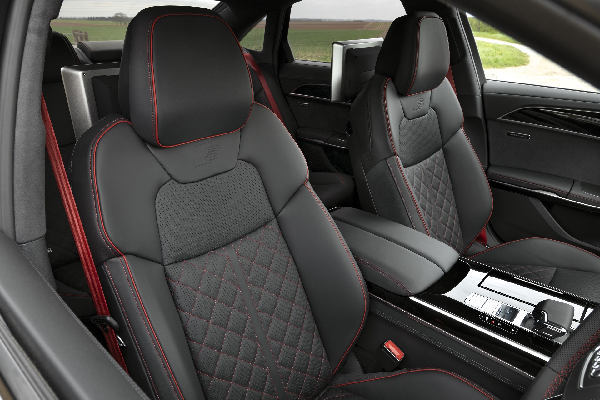 Download 2022 Audi S8 TFSI quattro - UK version - Interior, Front Seats HD Wallpaper 1920x1280 #63