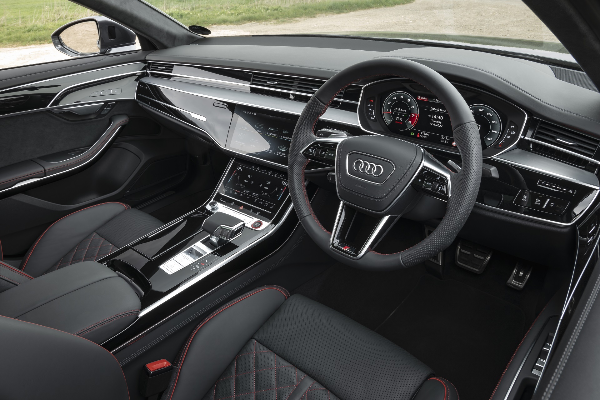 Download 2022 Audi S8 TFSI quattro - UK version - Interior HD Wallpaper 1920x1280 #41