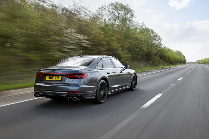 2022 Audi S8 TFSI quattro - UK version - Rear Three-Quarter Wallpaper 850x567 #2