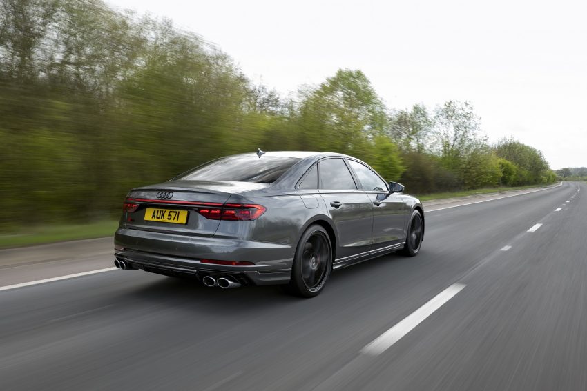 2022 Audi S8 TFSI quattro - UK version - Rear Three-Quarter Wallpaper 850x567 #10
