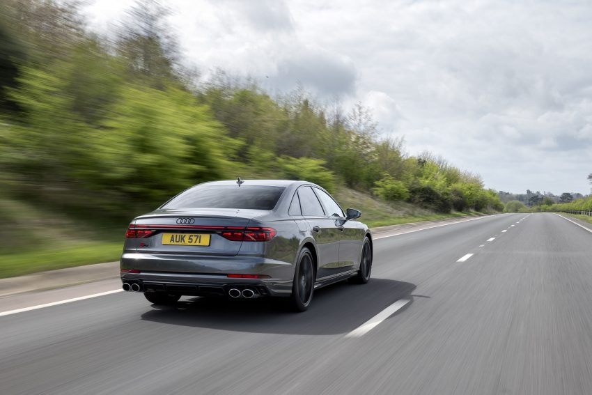 2022 Audi S8 TFSI quattro - UK version - Rear Wallpaper 850x567 #13
