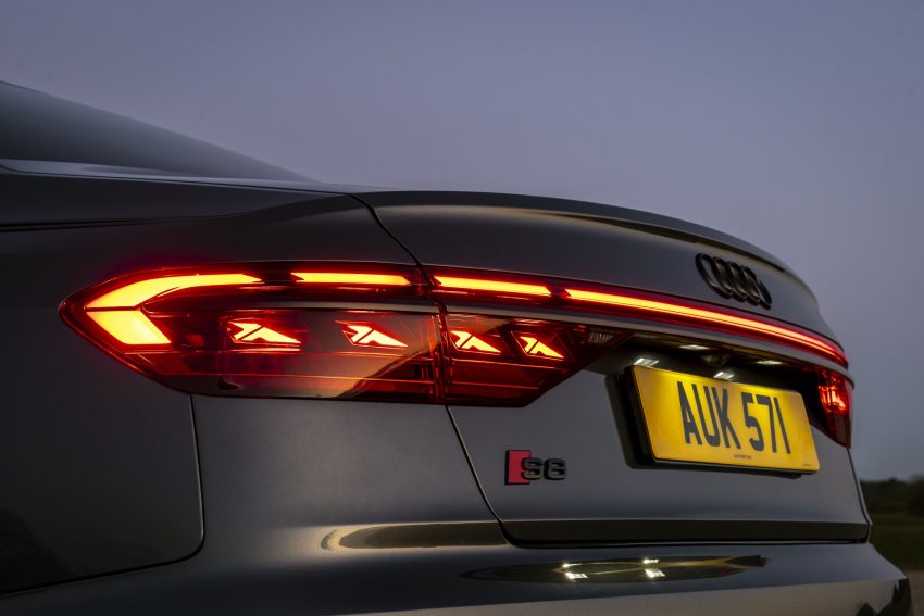2022 Audi S8 TFSI quattro - UK version - Tail Light Wallpaper 850x567 #31