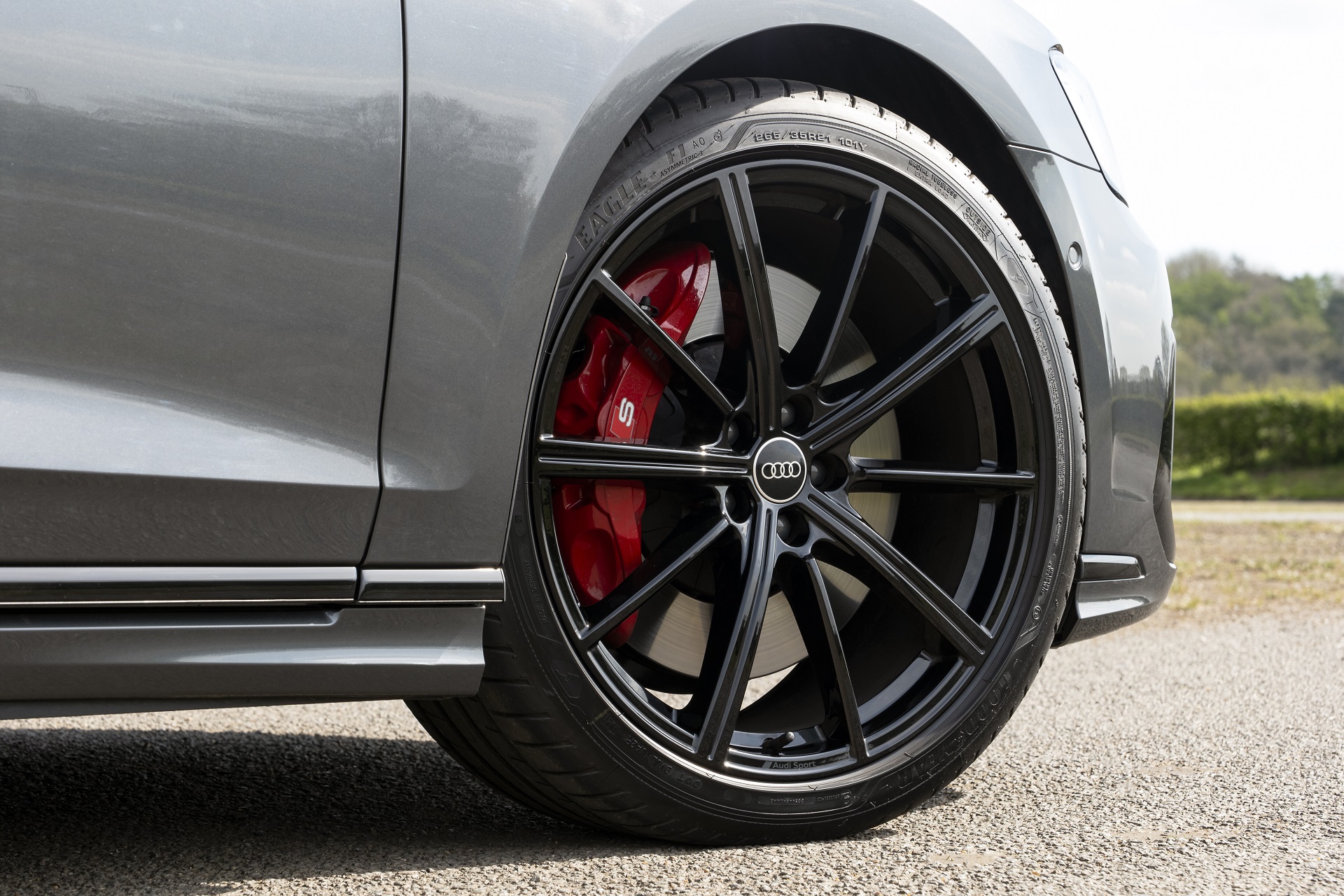 Download 2022 Audi S8 TFSI quattro - UK version - Wheel HD Wallpaper 1920x1280 #29