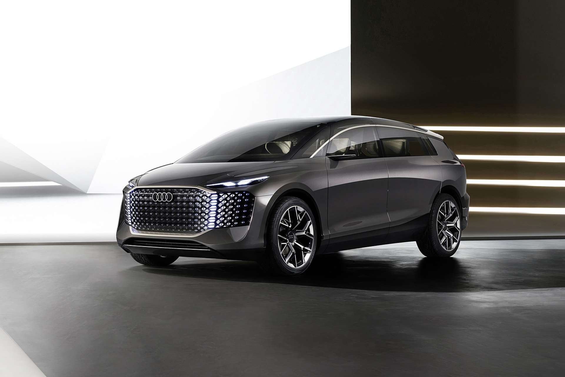 Download 2022 Audi Urbansphere Concept - Front Three-Quarter HD Wallpaper 1921x1281 #12