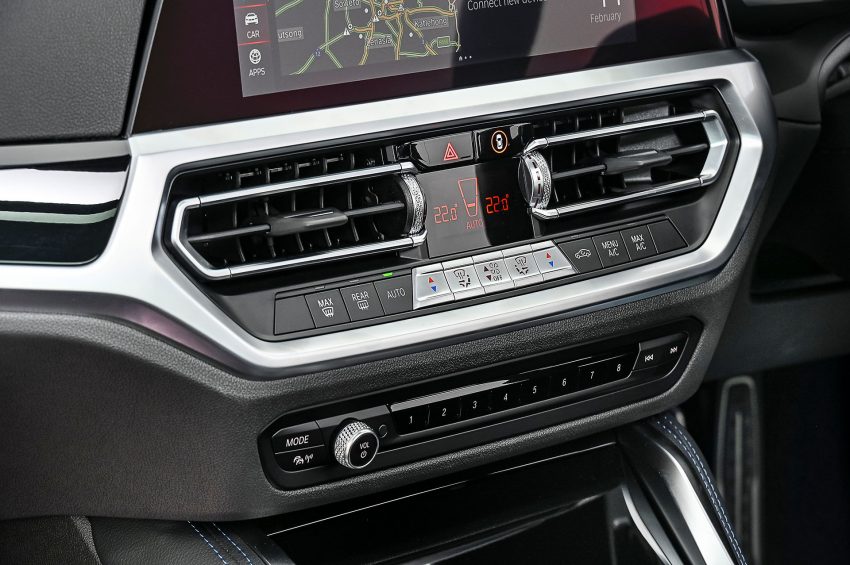 2022 BMW 220d Coupé - SA version - Central Console Wallpaper 850x565 #30