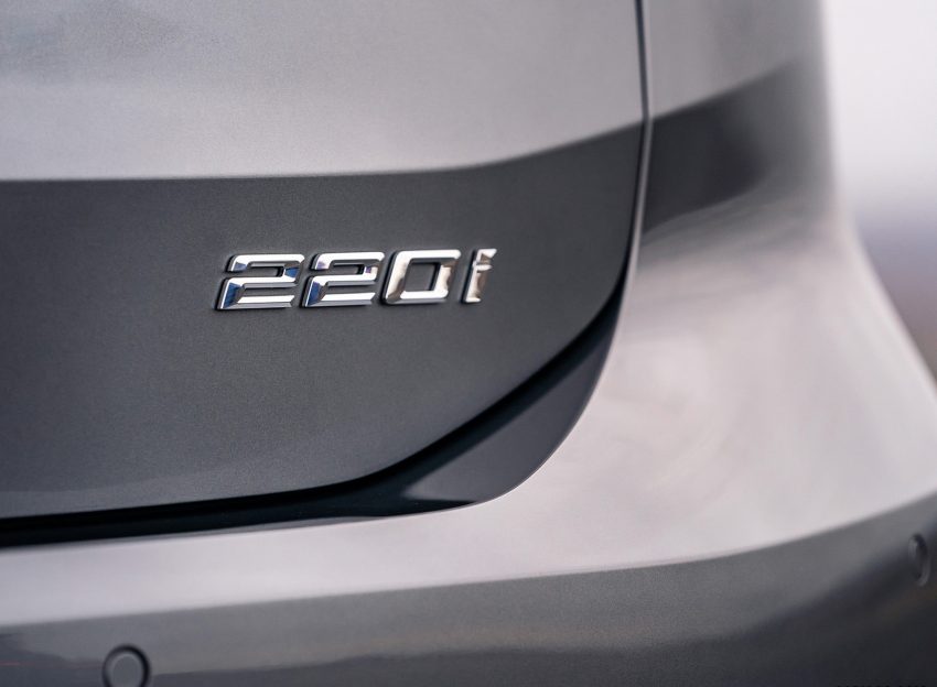 2022 BMW 220i Active Tourer - UK version - Badge Wallpaper 850x624 #25