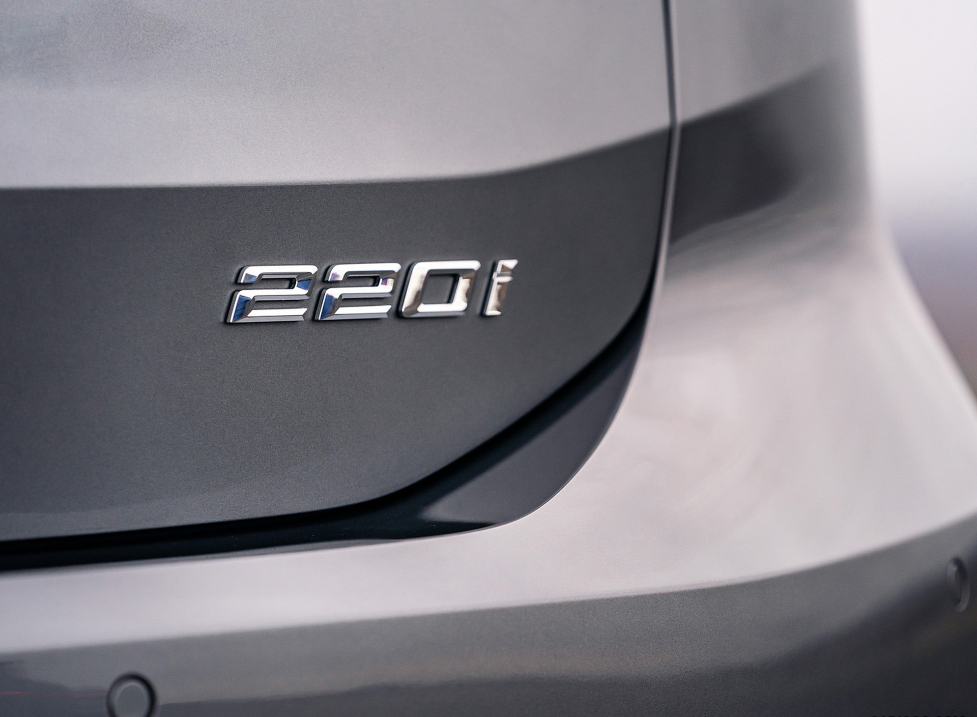 Download 2022 BMW 220i Active Tourer - UK version - Badge HD Wallpaper 1920x1409 #25