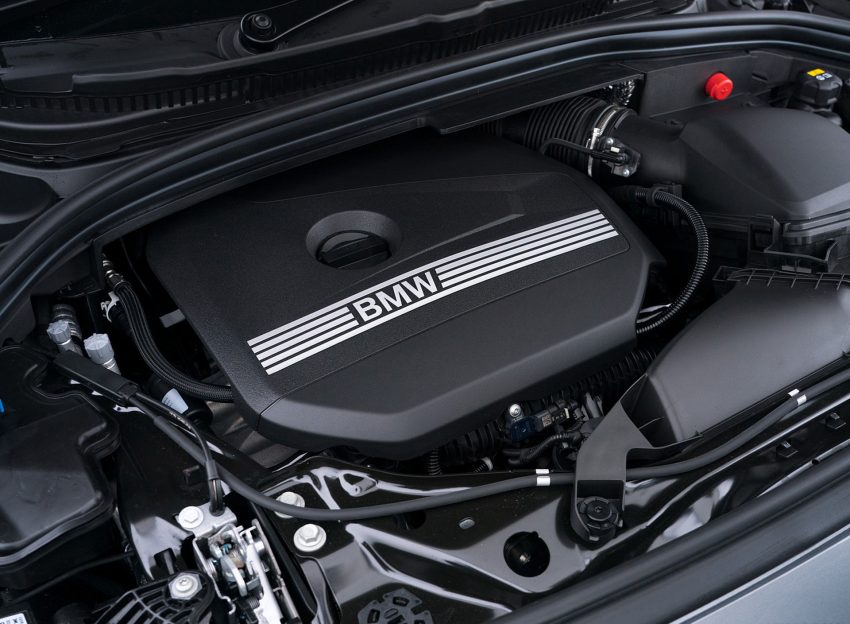 2022 BMW 220i Active Tourer - UK version - Engine Wallpaper 850x624 #26