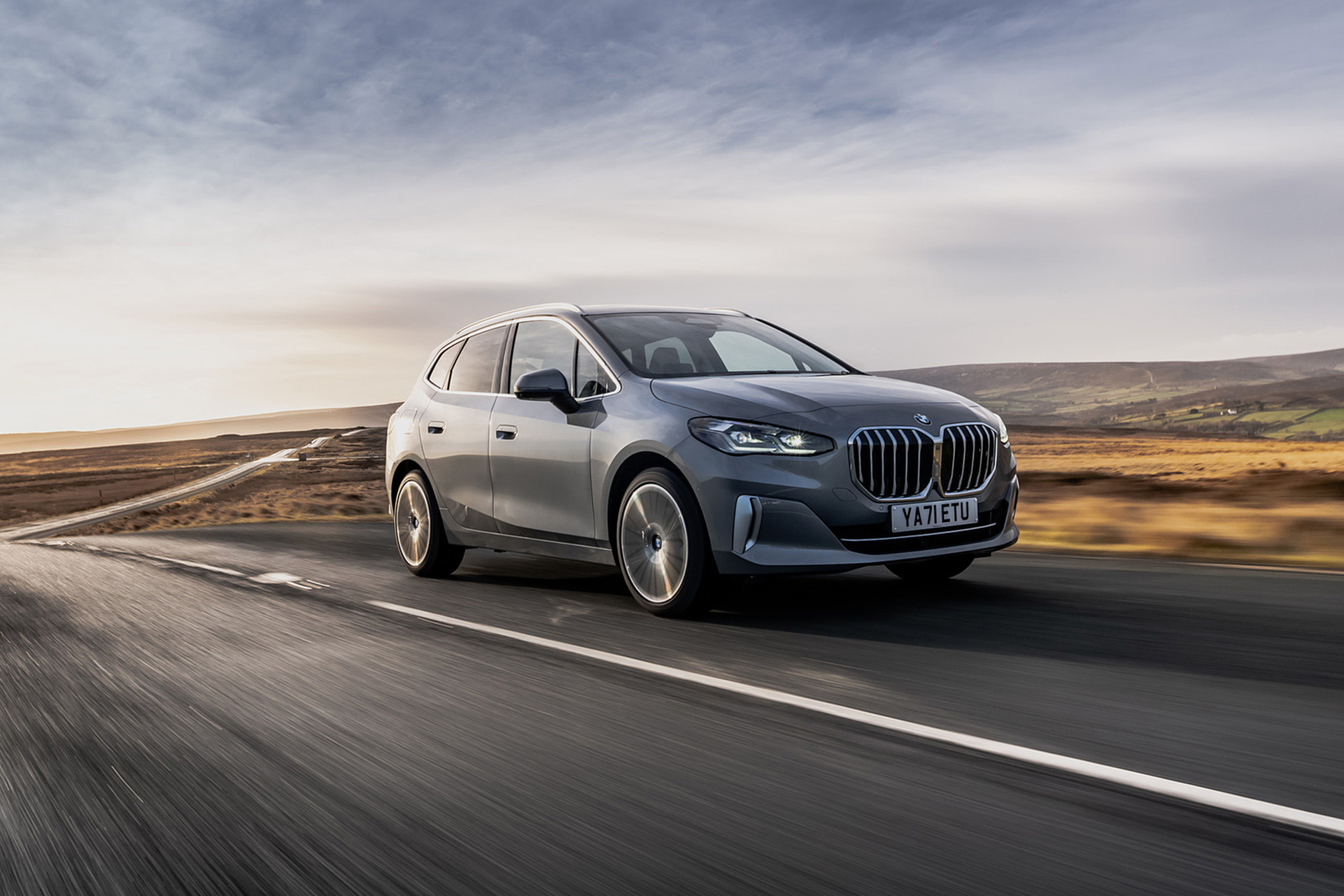 Download 2022 BMW 220i Active Tourer - UK version - Front Three-Quarter HD Wallpaper 1921x1281 #7