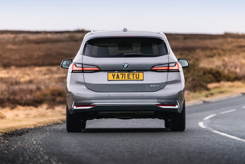 2022 BMW 220i Active Tourer - UK version - Front Wallpaper 850x567 #11