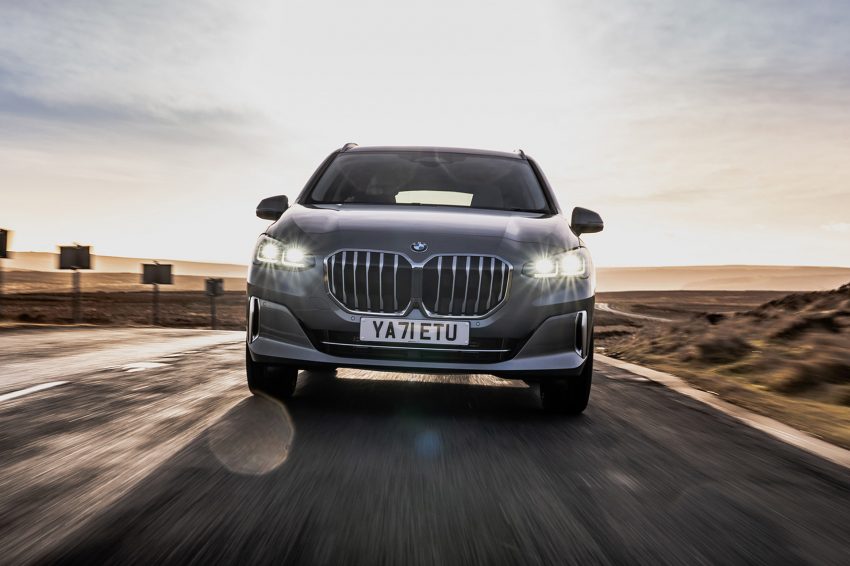 2022 BMW 220i Active Tourer - UK version - Front Wallpaper 850x566 #10
