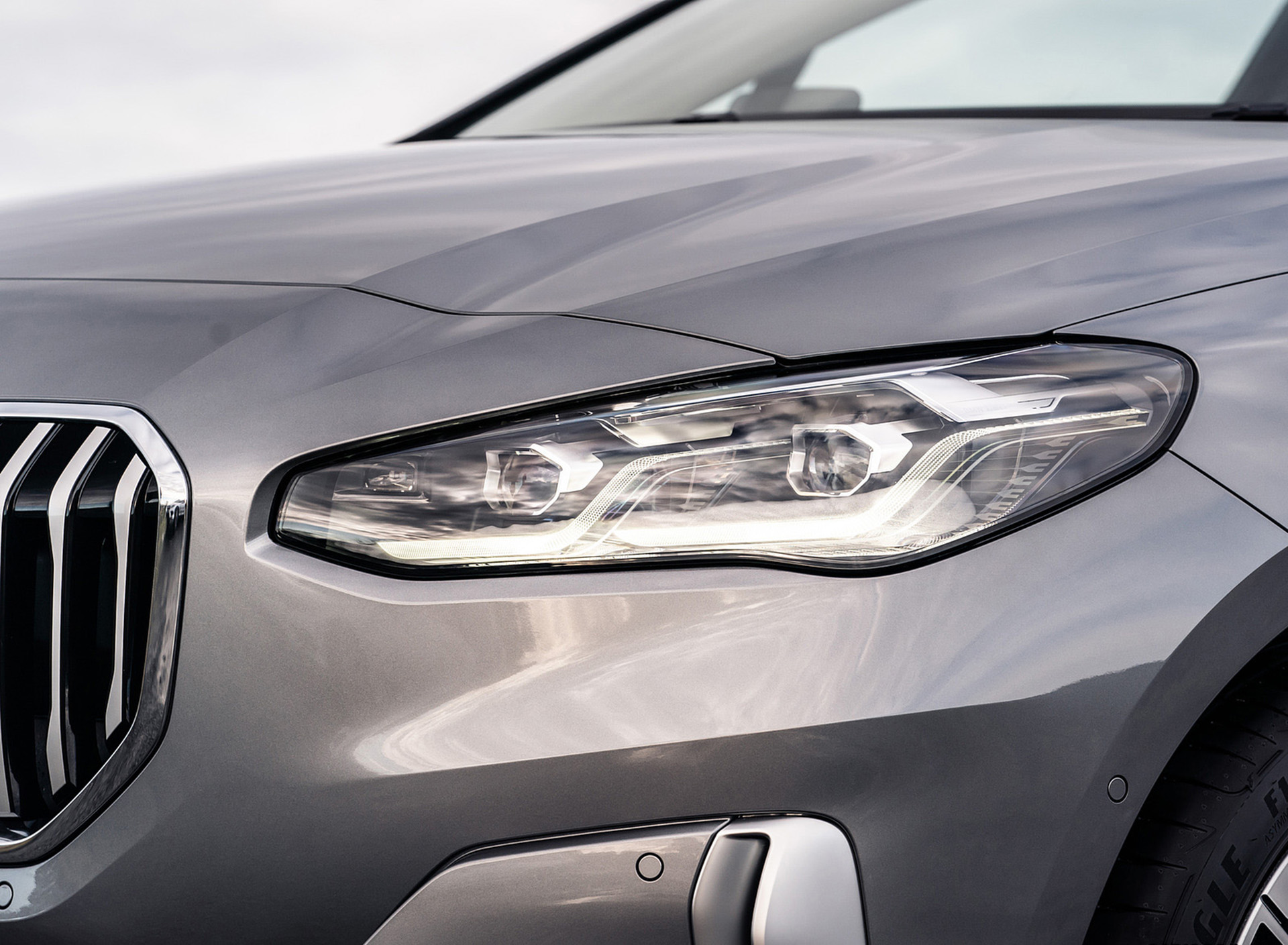 Download 2022 BMW 220i Active Tourer - UK version - Headlight HD Wallpaper 1920x1409 #21